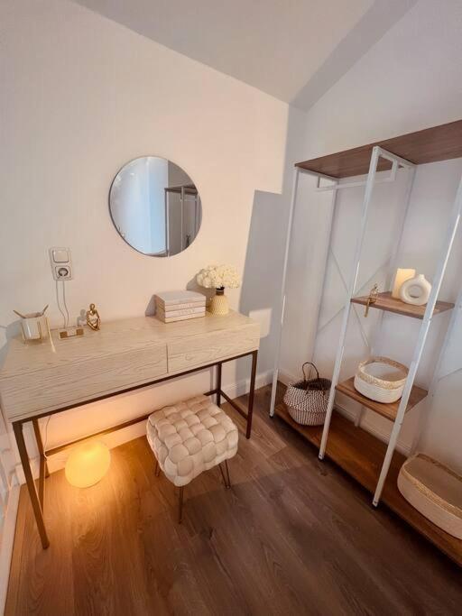 Amalfi Home - Stylish Apartment With Terrace Schönefeld Esterno foto