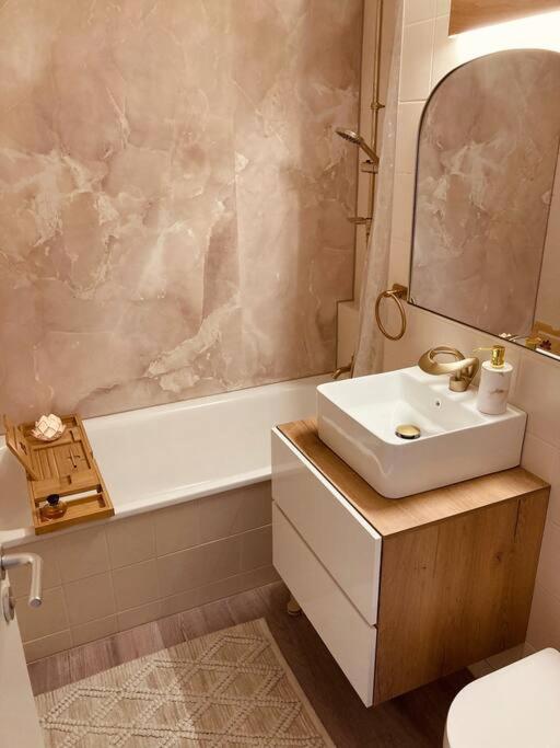 Amalfi Home - Stylish Apartment With Terrace Schönefeld Esterno foto