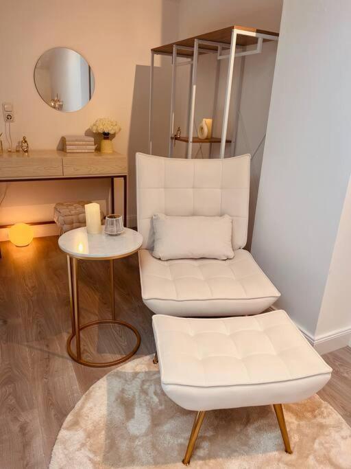 Amalfi Home - Stylish Apartment With Terrace Schönefeld Esterno foto